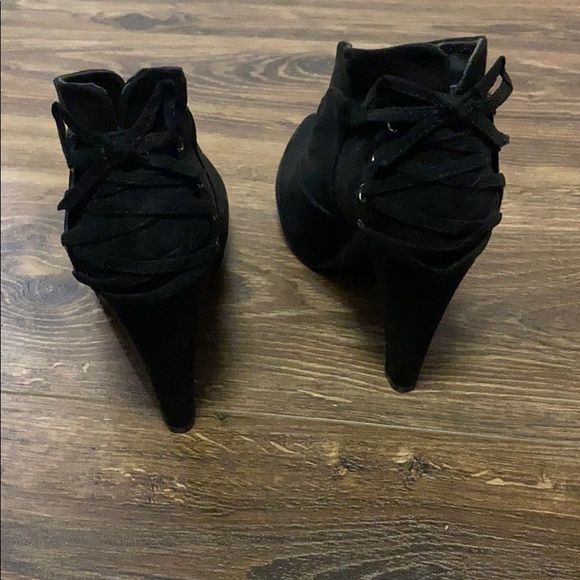 Shoes - Picture 2 of 3